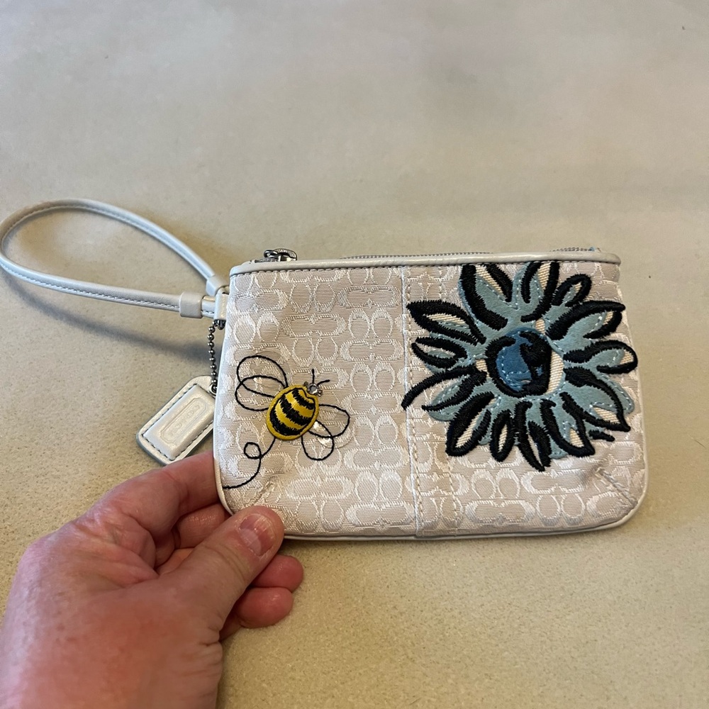 Coach Vintage Limited Edition Floral Bumblebee Signature Tote Bag/Wristlet Set - Picture 12 of 16